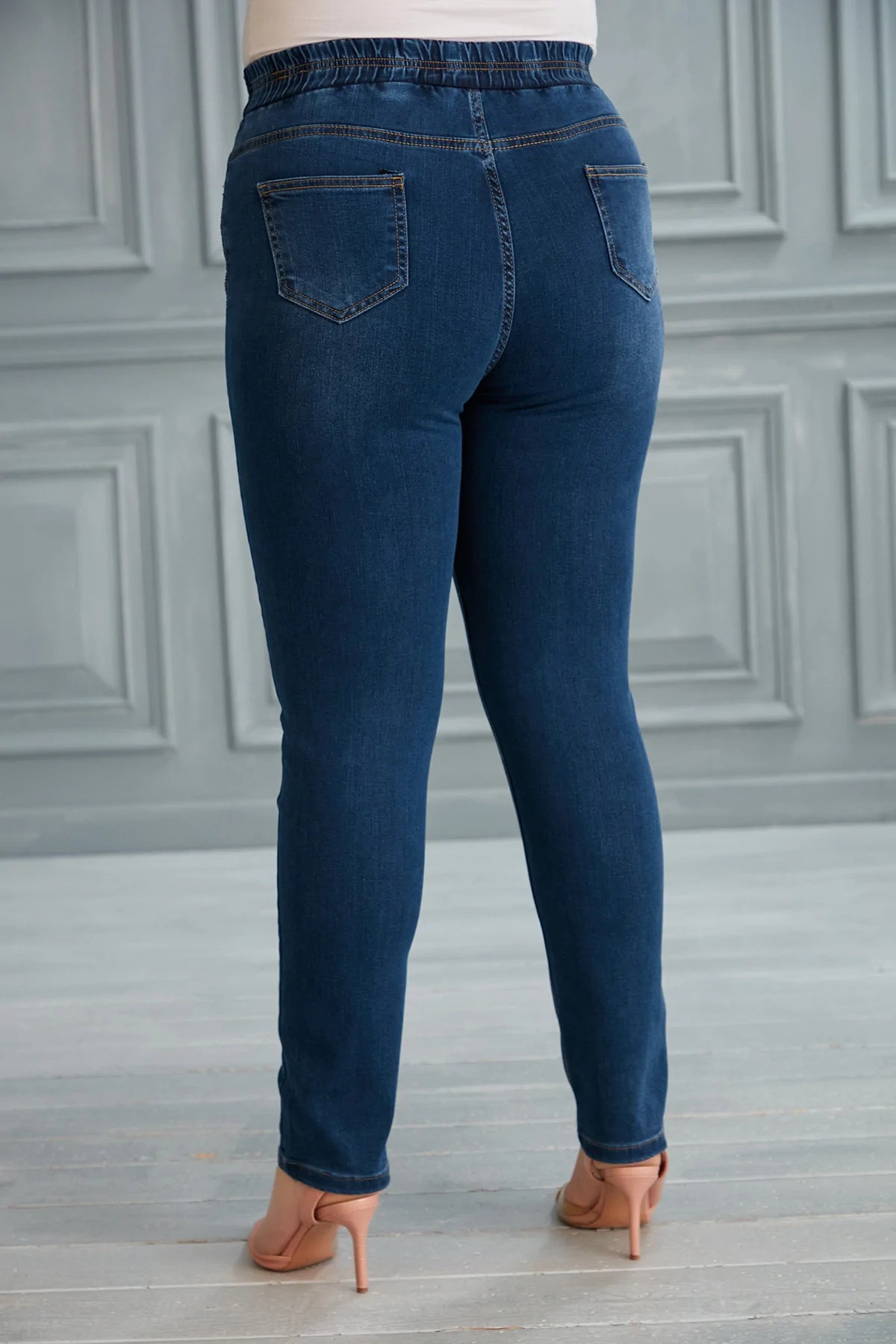 Jeans im Used-Look mit Steinchen in großen Größen