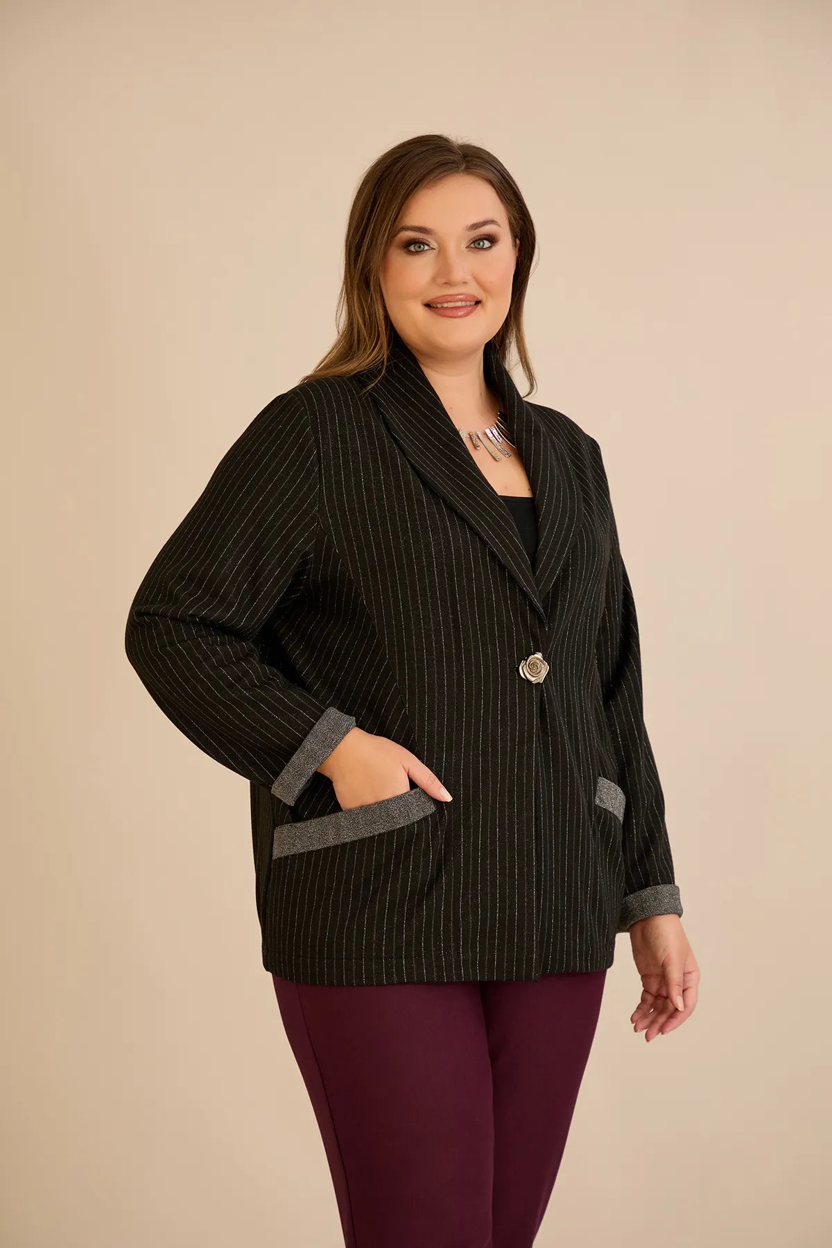Sportlich-eleganter Blazer mit Lamé-Streifen – Schwarz