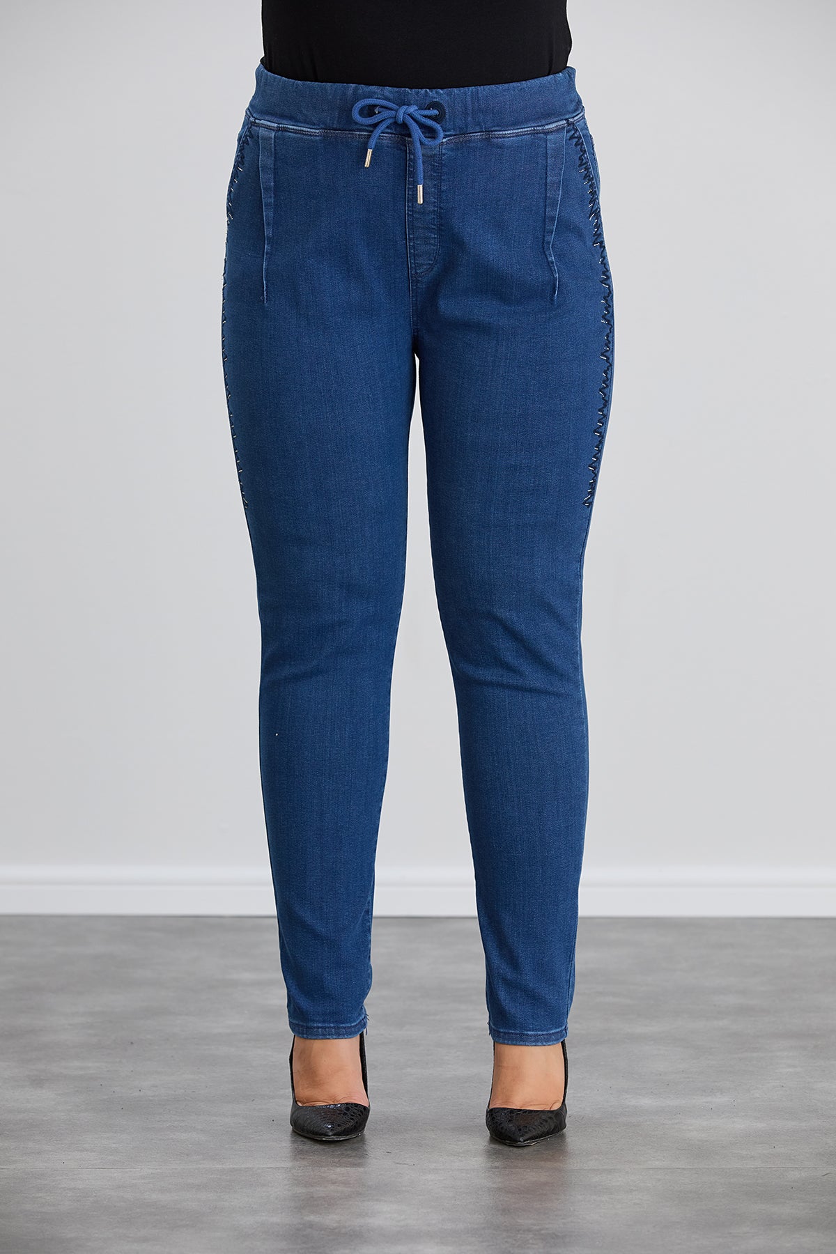 Elegante Jeans mit Strasssteinen und elastischem Bund