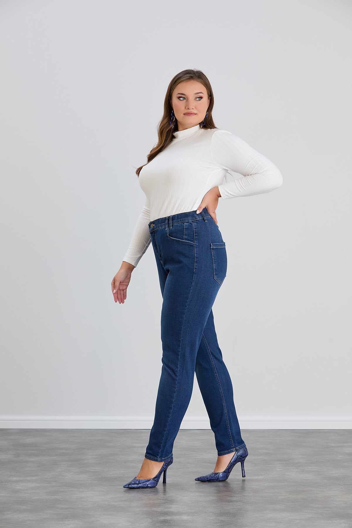 Jeans mit hohem und elastischem Bund