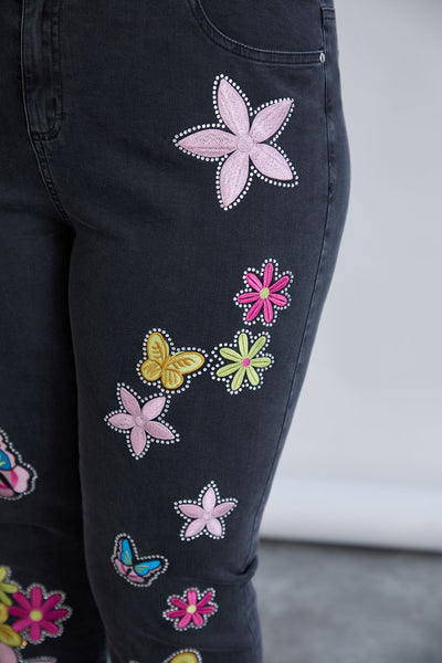 Schwarze Jeans mit bunter Stickerei & Glitzersteinen – Große Größen