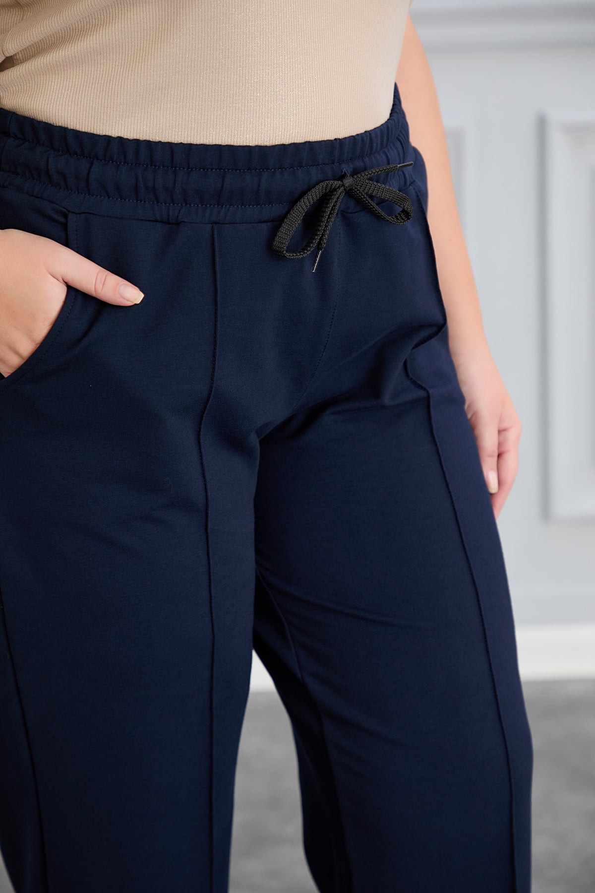 Jogginghose in Dunkelblau mit weitem Bein in Übergrößen – Dunkelblau