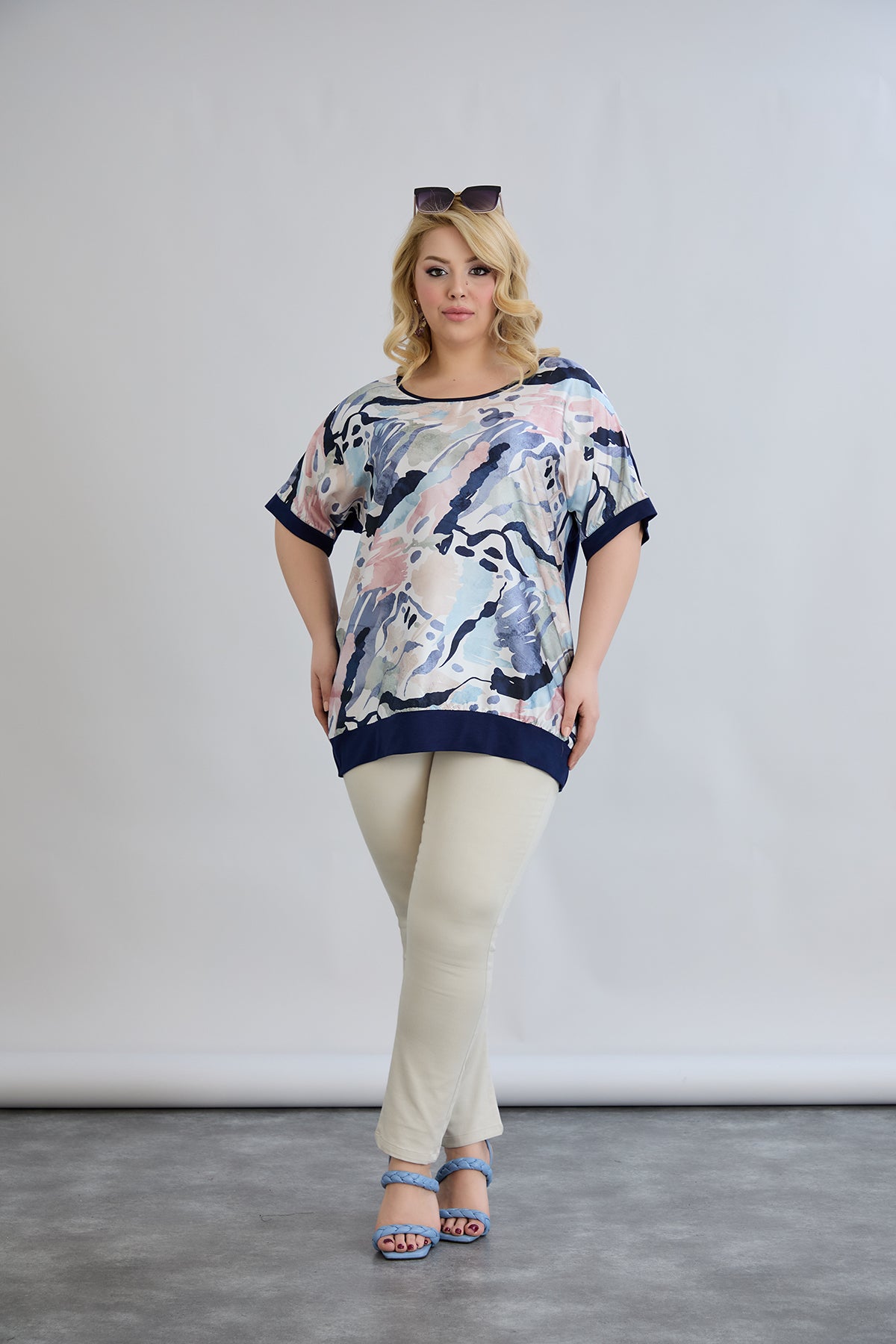 Rückenbluse mit Viskosedruck - Blau Pastell