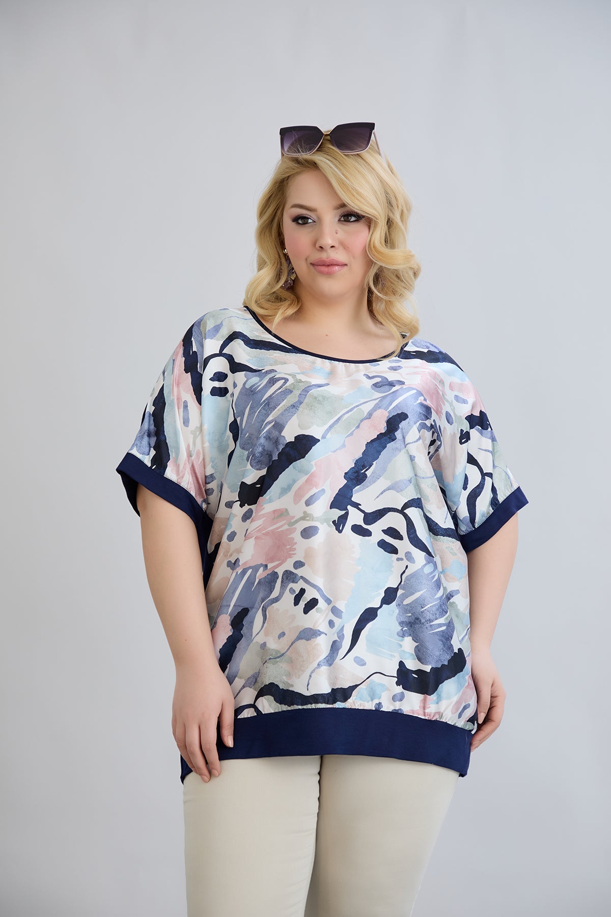 Rückenbluse mit Viskosedruck - Blau Pastell