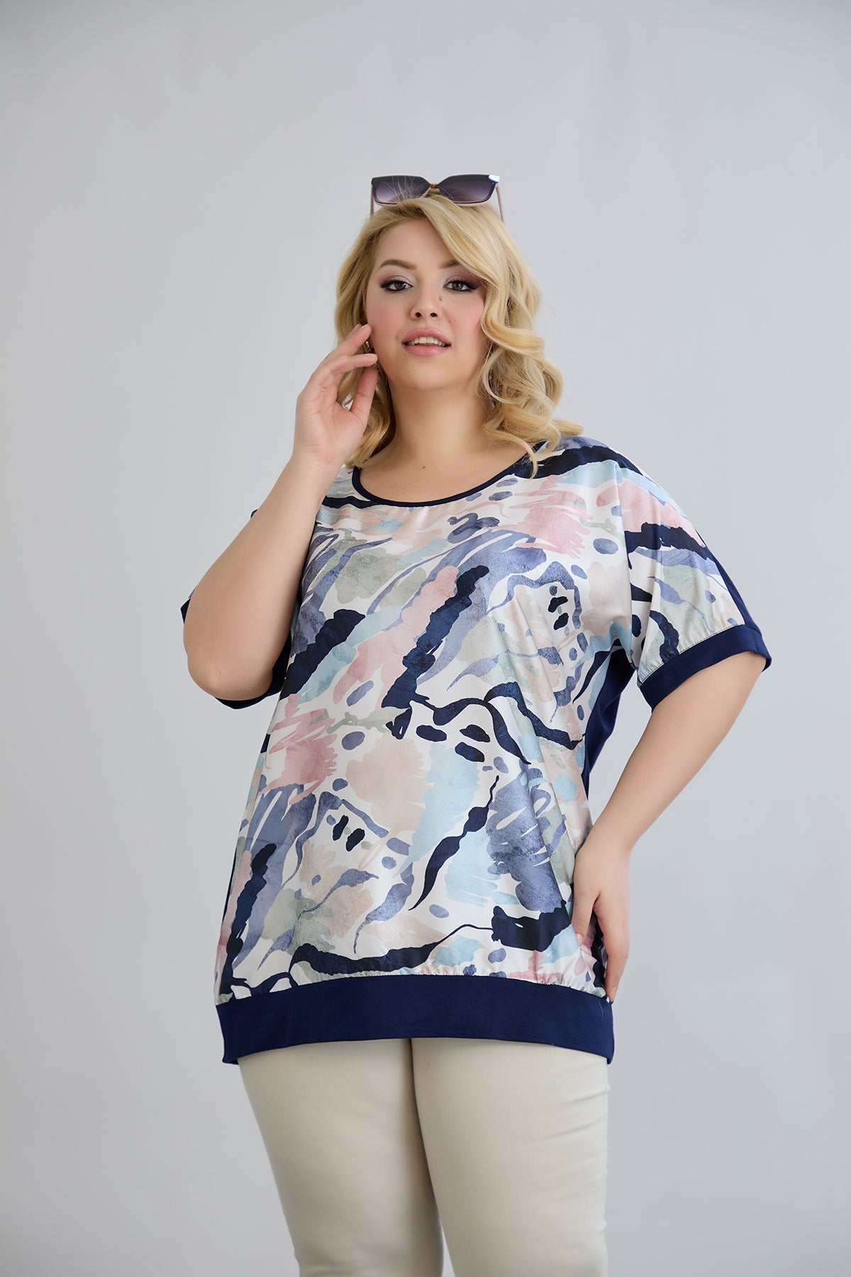 Rückenbluse mit Viskosedruck - Blau Pastell