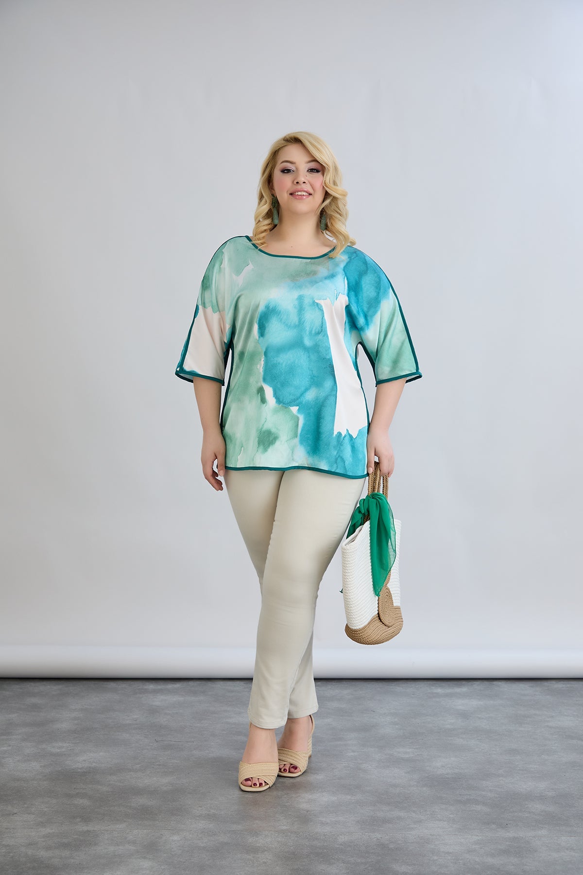 Kurzärmelige Bluse mit Rückenakzent - Mittelmeer