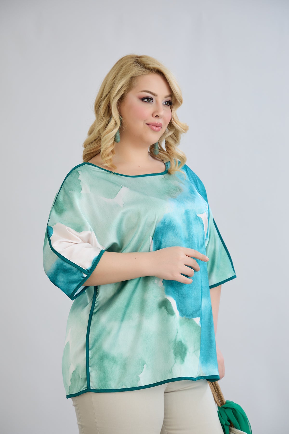 Kurzärmelige Bluse mit Rückenakzent - Mittelmeer