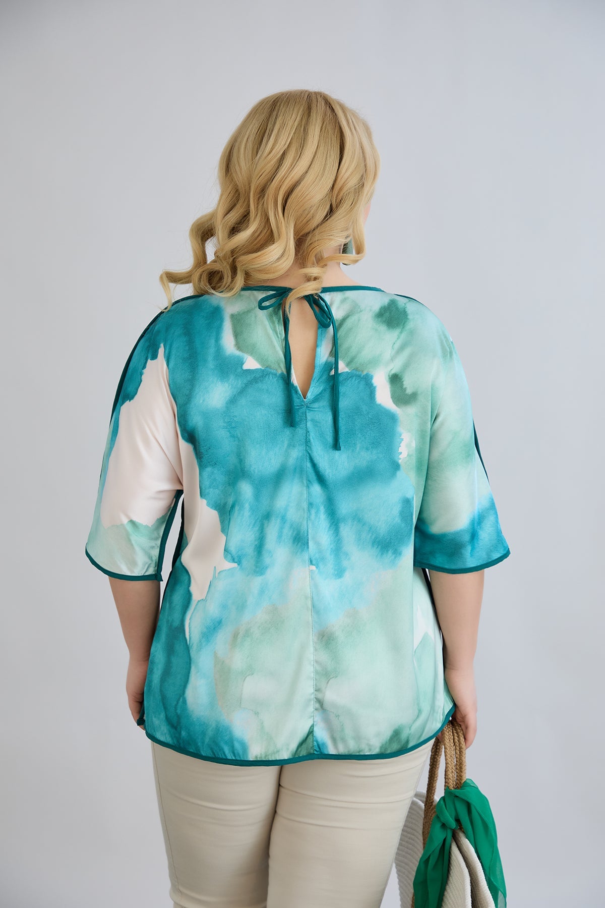 Kurzärmelige Bluse mit Rückenakzent - Mittelmeer