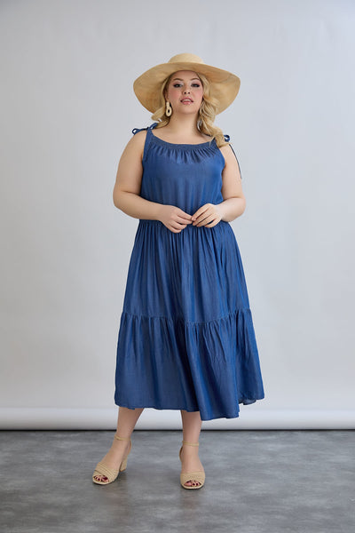 Volantkleid aus Jeansstoff mit Bindeträgern