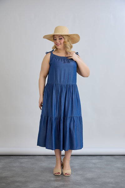 Volantkleid aus Jeansstoff mit Bindeträgern
