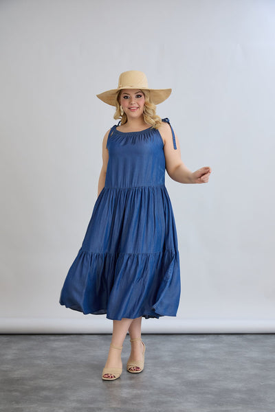 Volantkleid aus Jeansstoff mit Bindeträgern