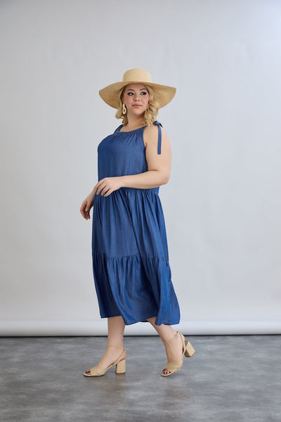 Volantkleid aus Jeansstoff mit Bindeträgern