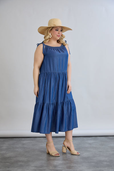 Volantkleid aus Jeansstoff mit Bindeträgern