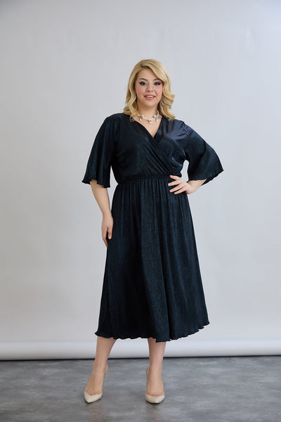 Kleid mit tiefem Ausschnitt und luxuriösem Effekt