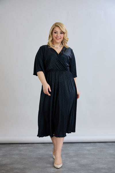 Kleid mit tiefem Ausschnitt und luxuriösem Effekt