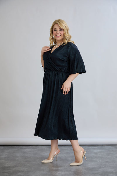 Kleid mit tiefem Ausschnitt und luxuriösem Effekt