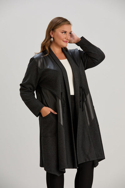 Elegante lange Strickjacke mit Leder und Bindebändern