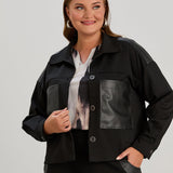 Kurze Strickjacke mit Lederdetails – Schwarz