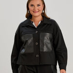 Kurze Strickjacke mit Lederdetails – Schwarz
