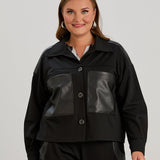Kurze Strickjacke mit Lederdetails – Schwarz