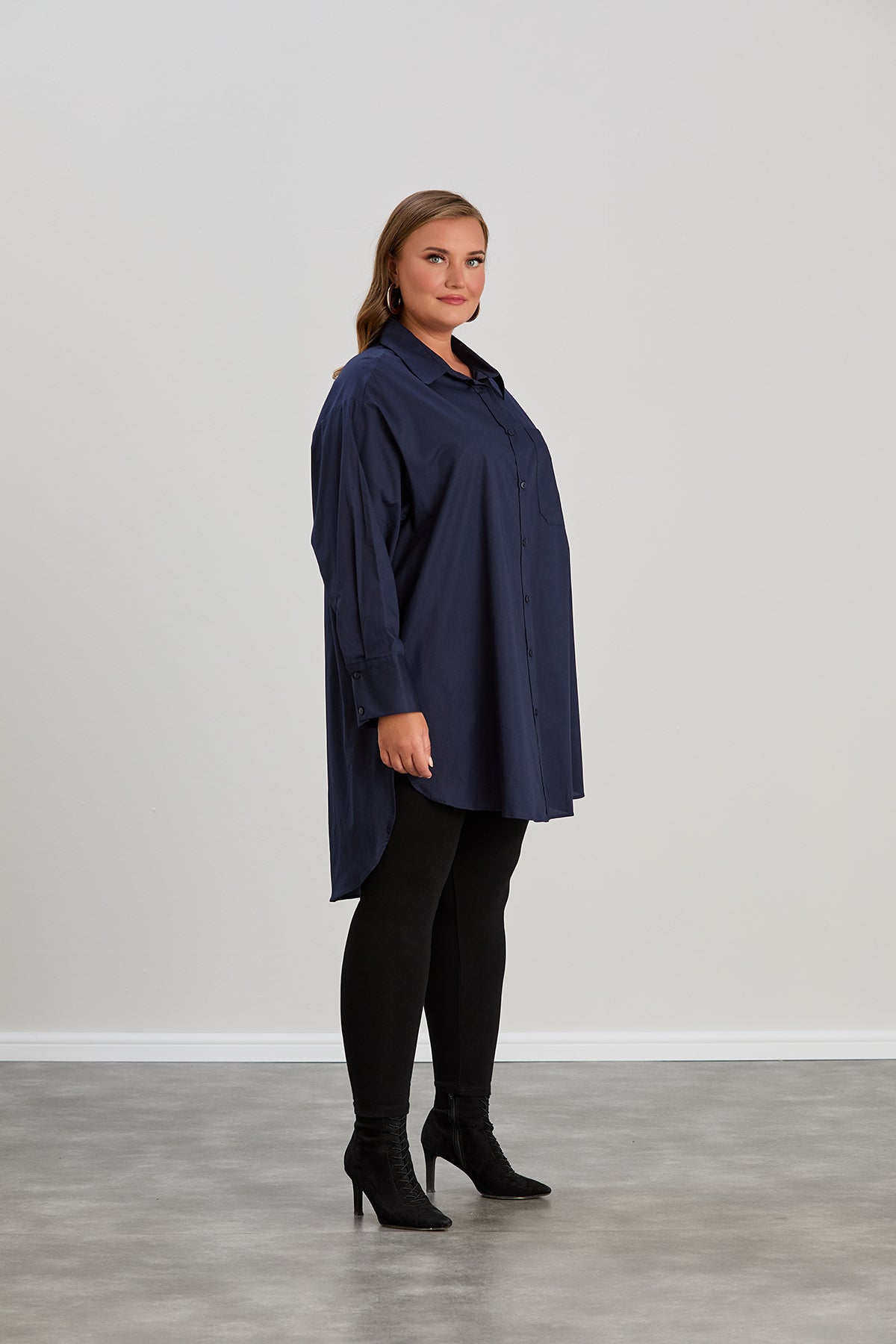 Oversized Damen Lange Popeline-Hemd in Dunkelblau