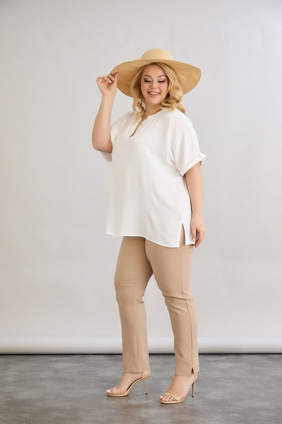 Bluse mit V-Ausschnitt und zarten Kieselsteinen - Weiß