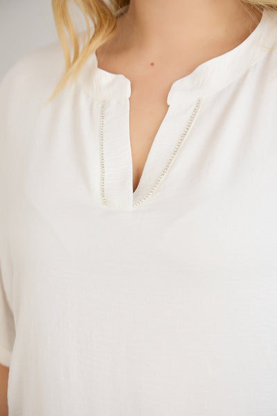 Bluse mit V-Ausschnitt und zarten Kieselsteinen - Weiß