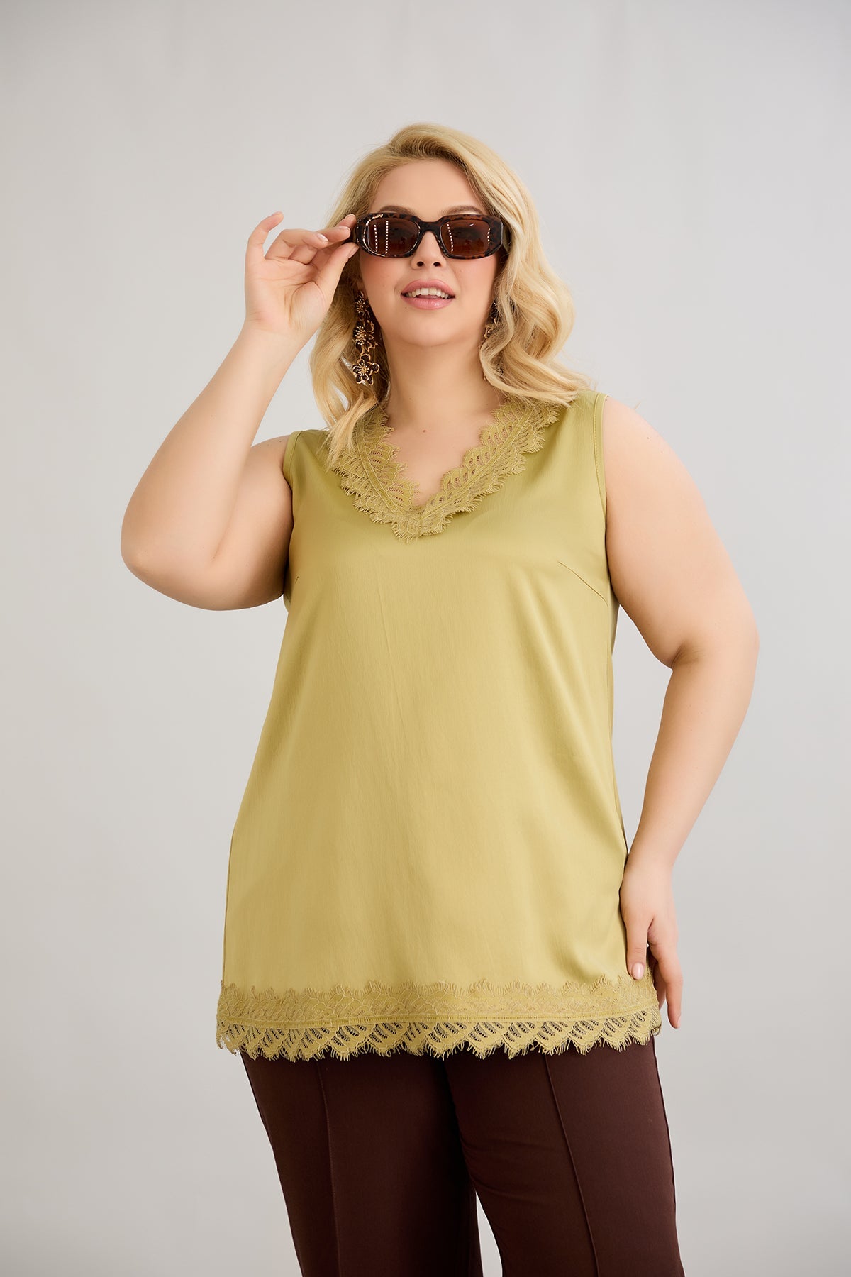 Satin-Luxus-Top mit Spitze - Oliv