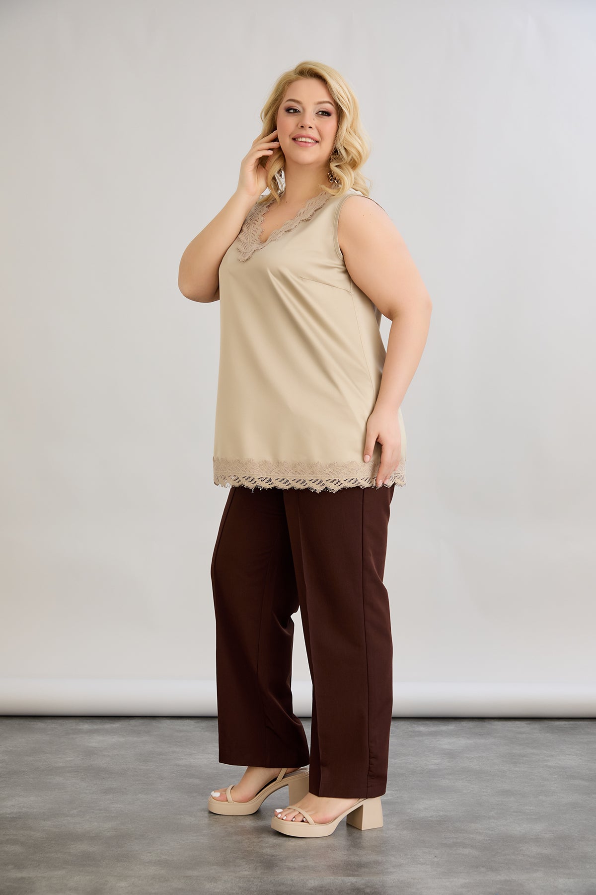 Satin-Luxus-Top mit Spitze - Sand