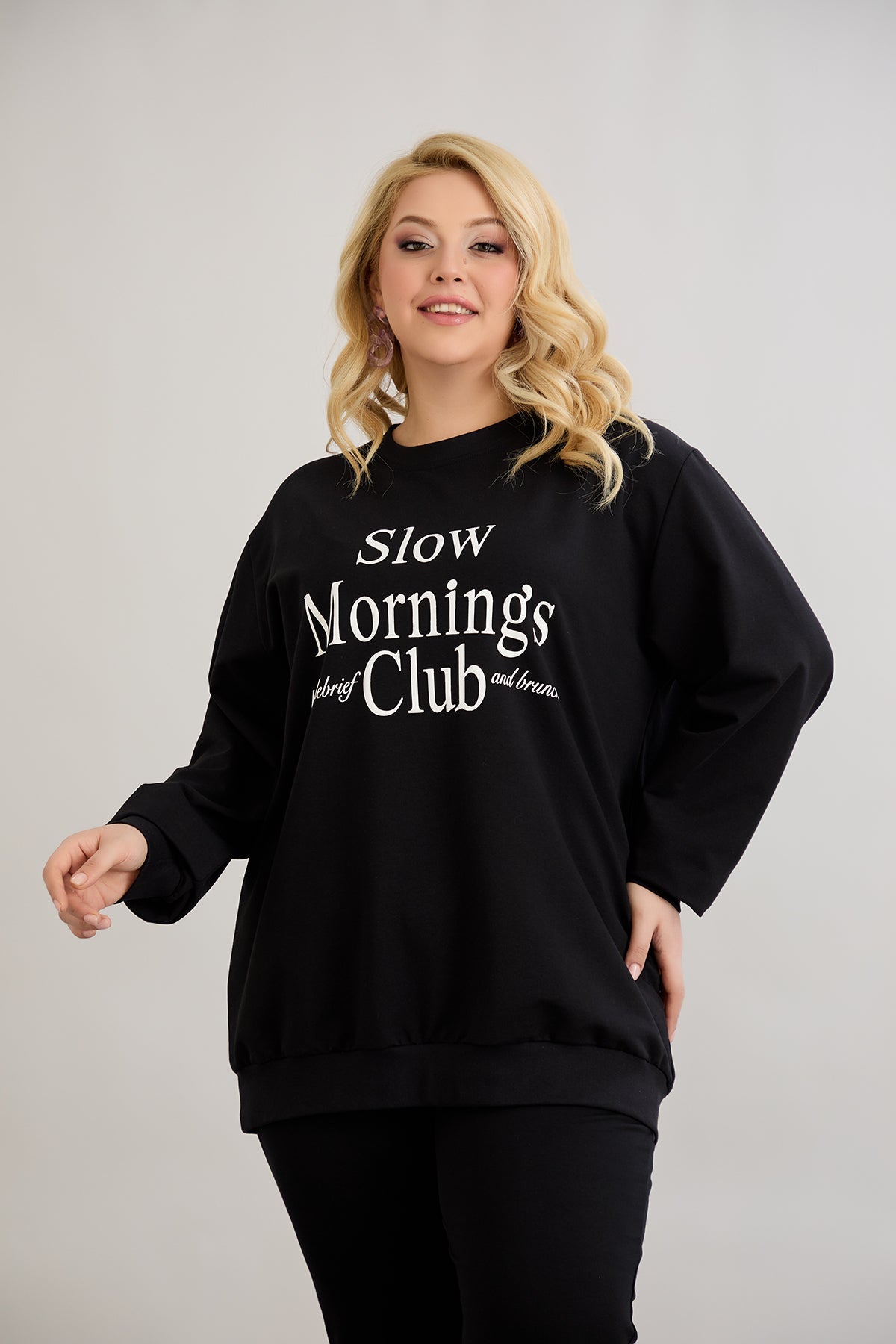 Casual-bluse mit Schriftzug „Slow Morning Club“