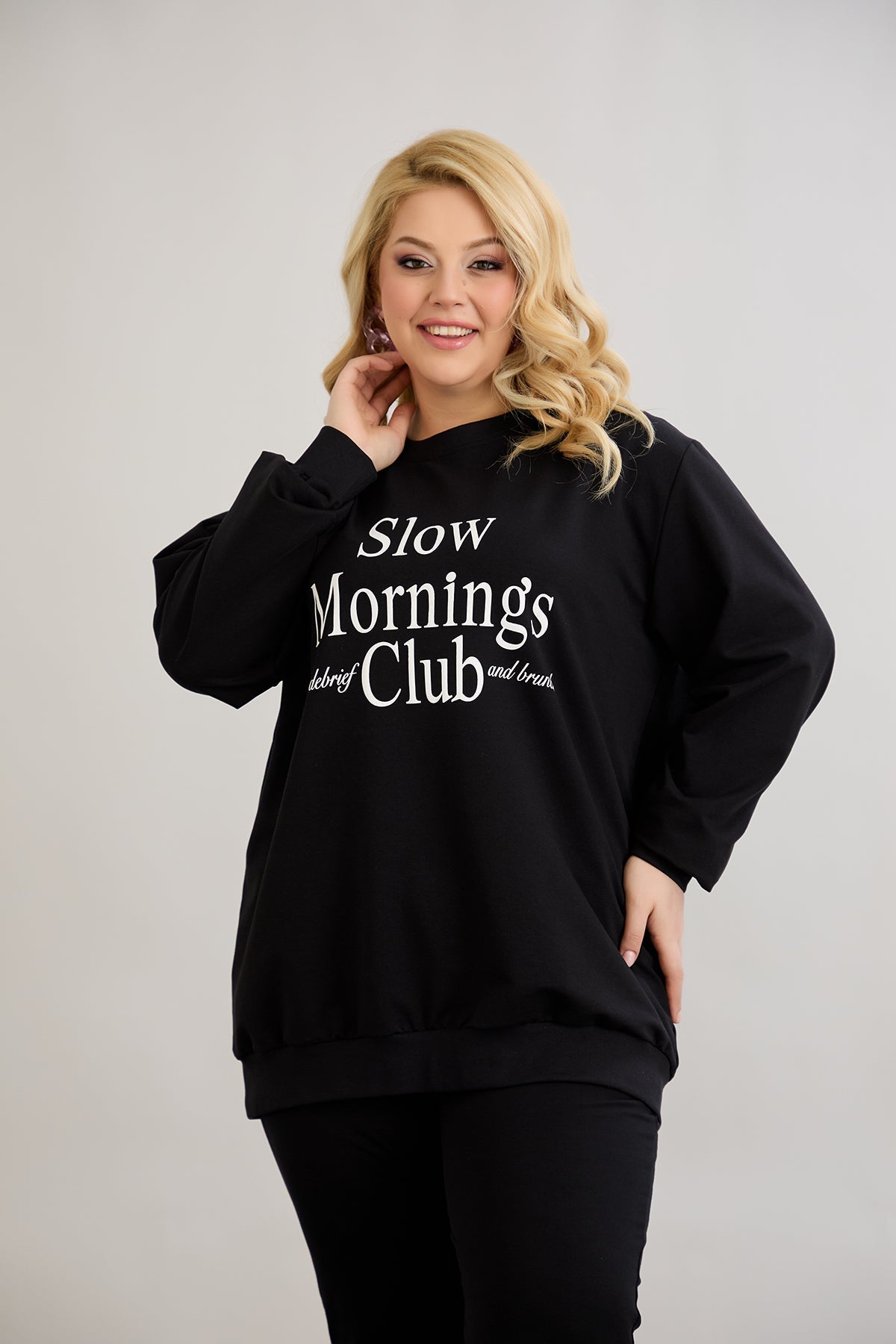 Casual-bluse mit Schriftzug „Slow Morning Club“