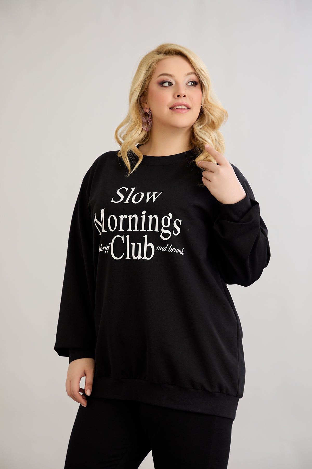 Casual-bluse mit Schriftzug „Slow Morning Club“