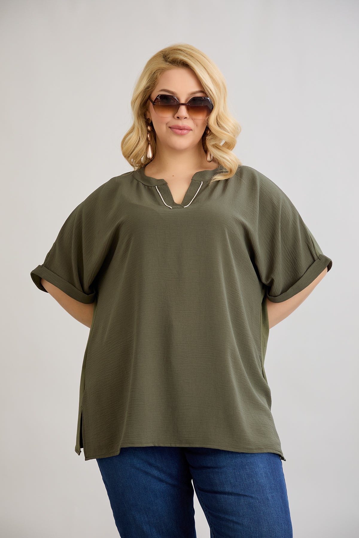 Bluse mit V-Ausschnitt und zarten Kieselsteinen - Khaki