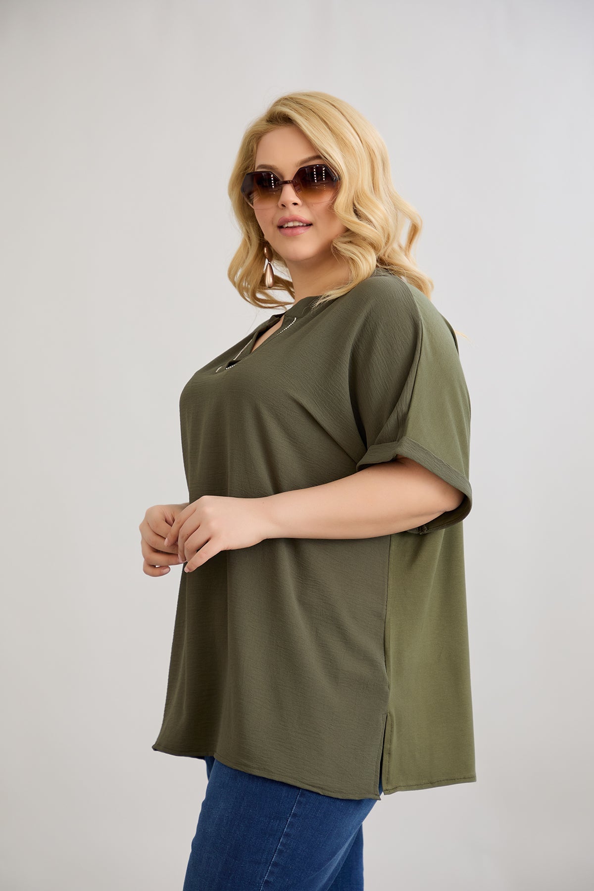 Bluse mit V-Ausschnitt und zarten Kieselsteinen - Khaki
