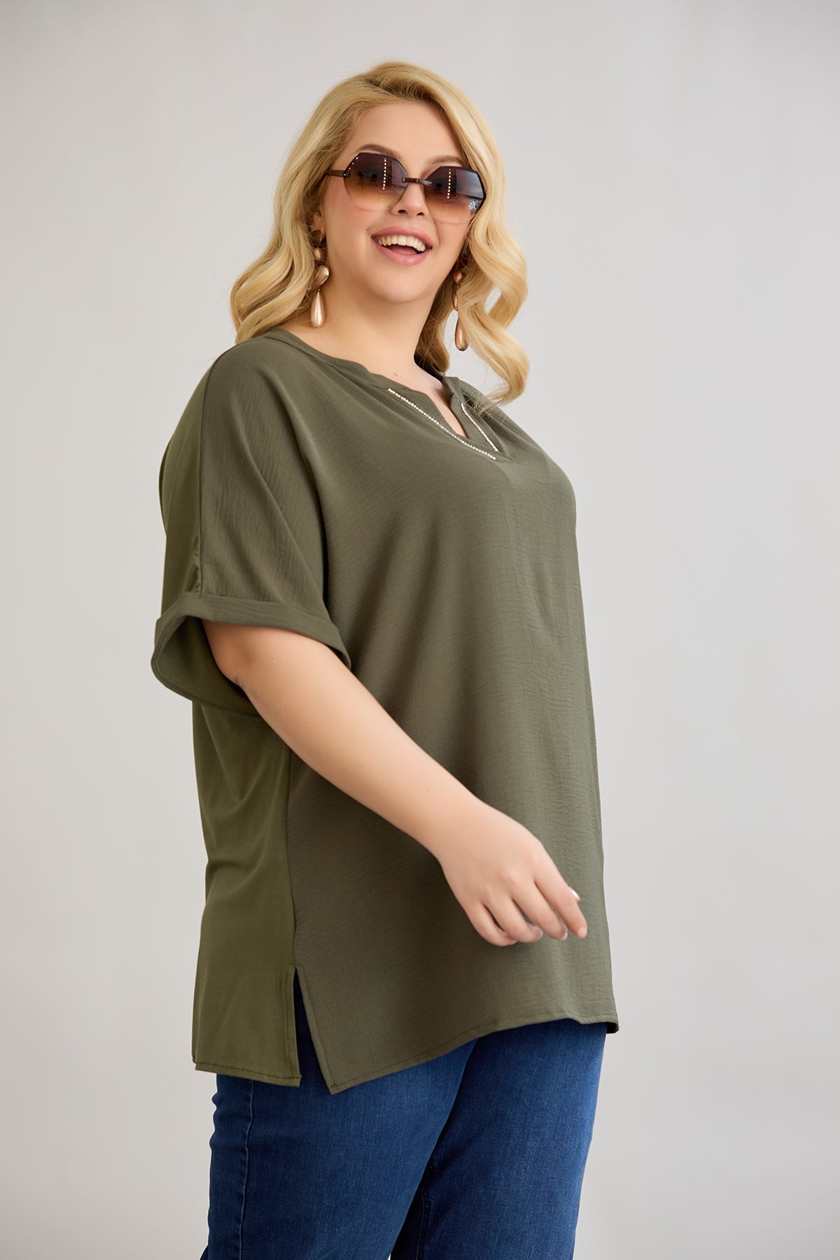 Bluse mit V-Ausschnitt und zarten Kieselsteinen - Khaki