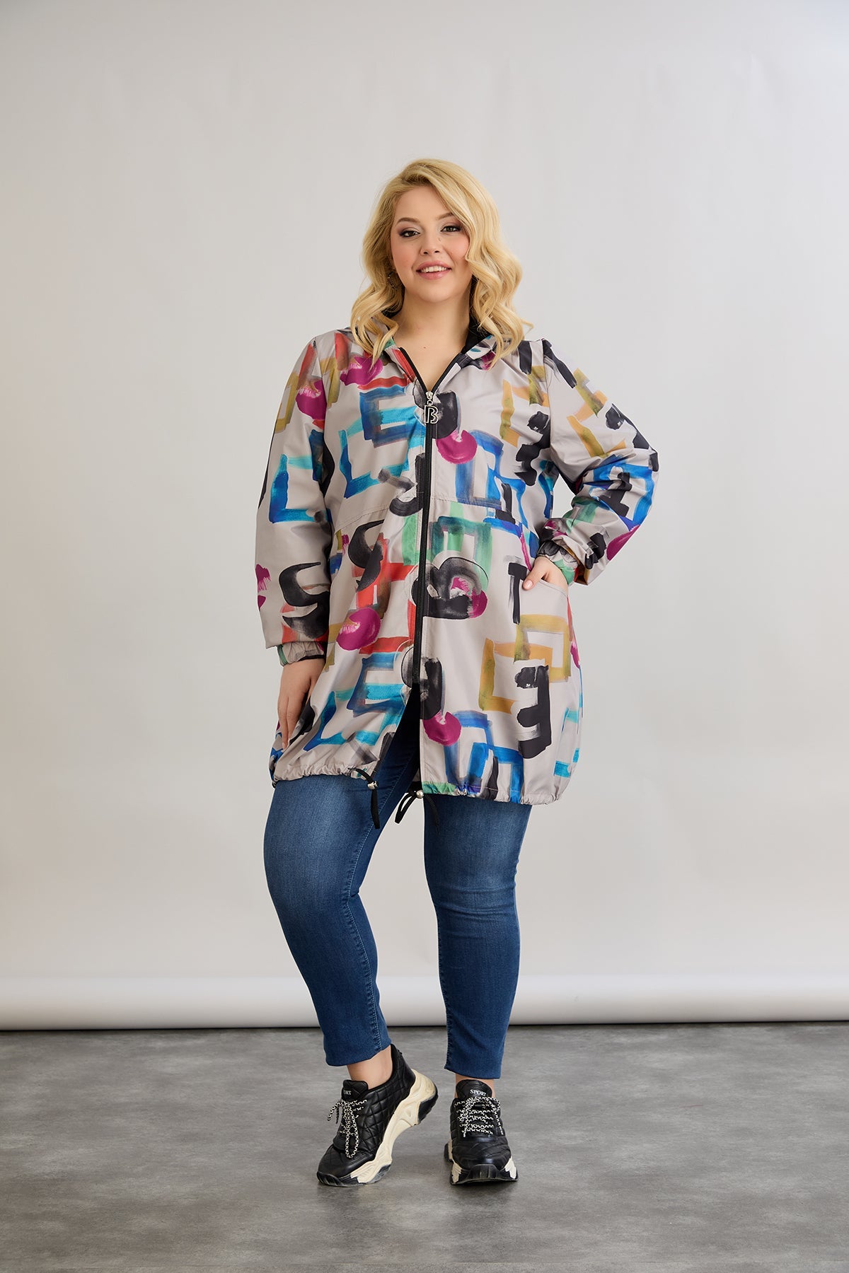Leichte Frühlingsjacke mit Print und Baumwollfutter