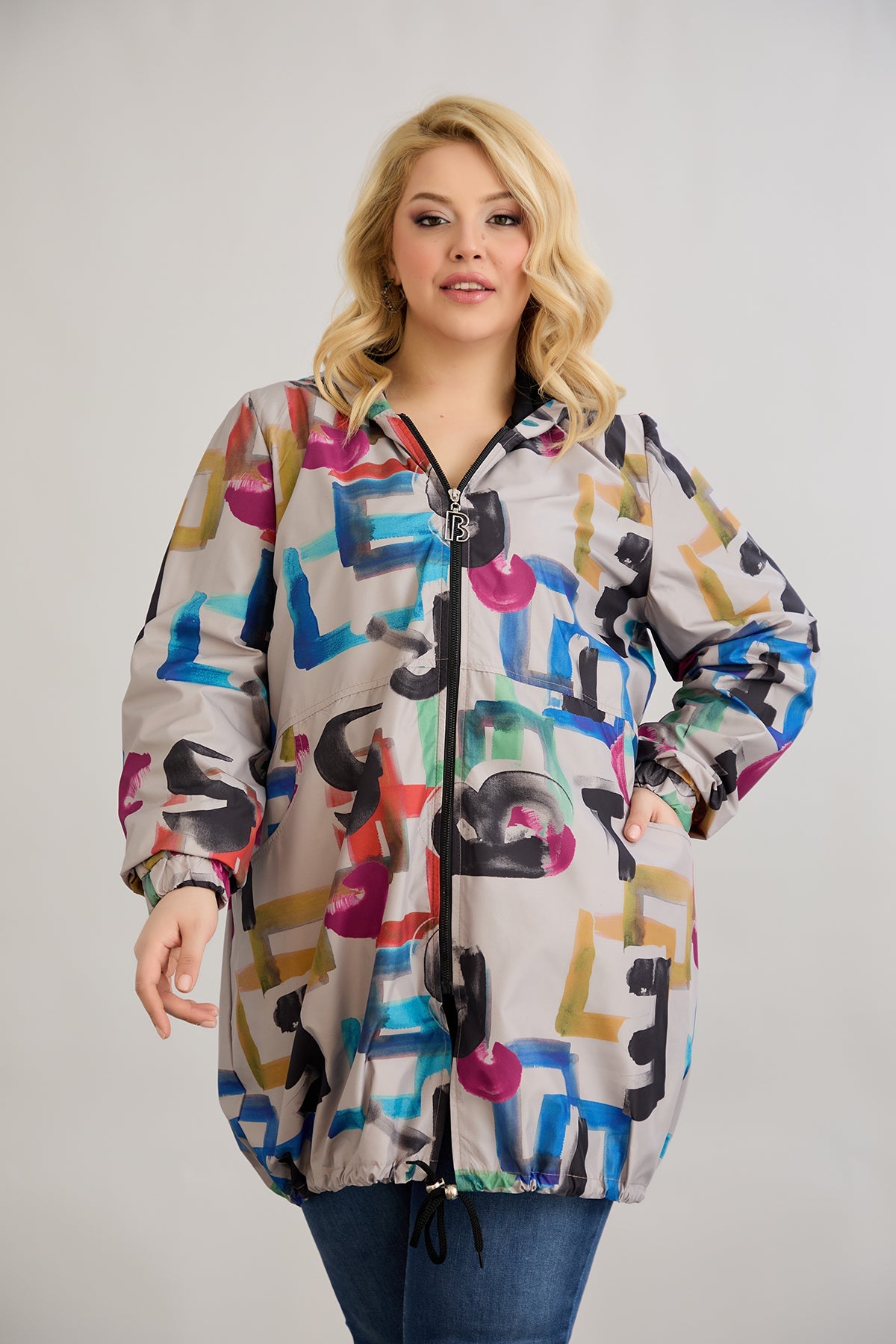 Leichte Frühlingsjacke mit Print und Baumwollfutter in Übergrößen