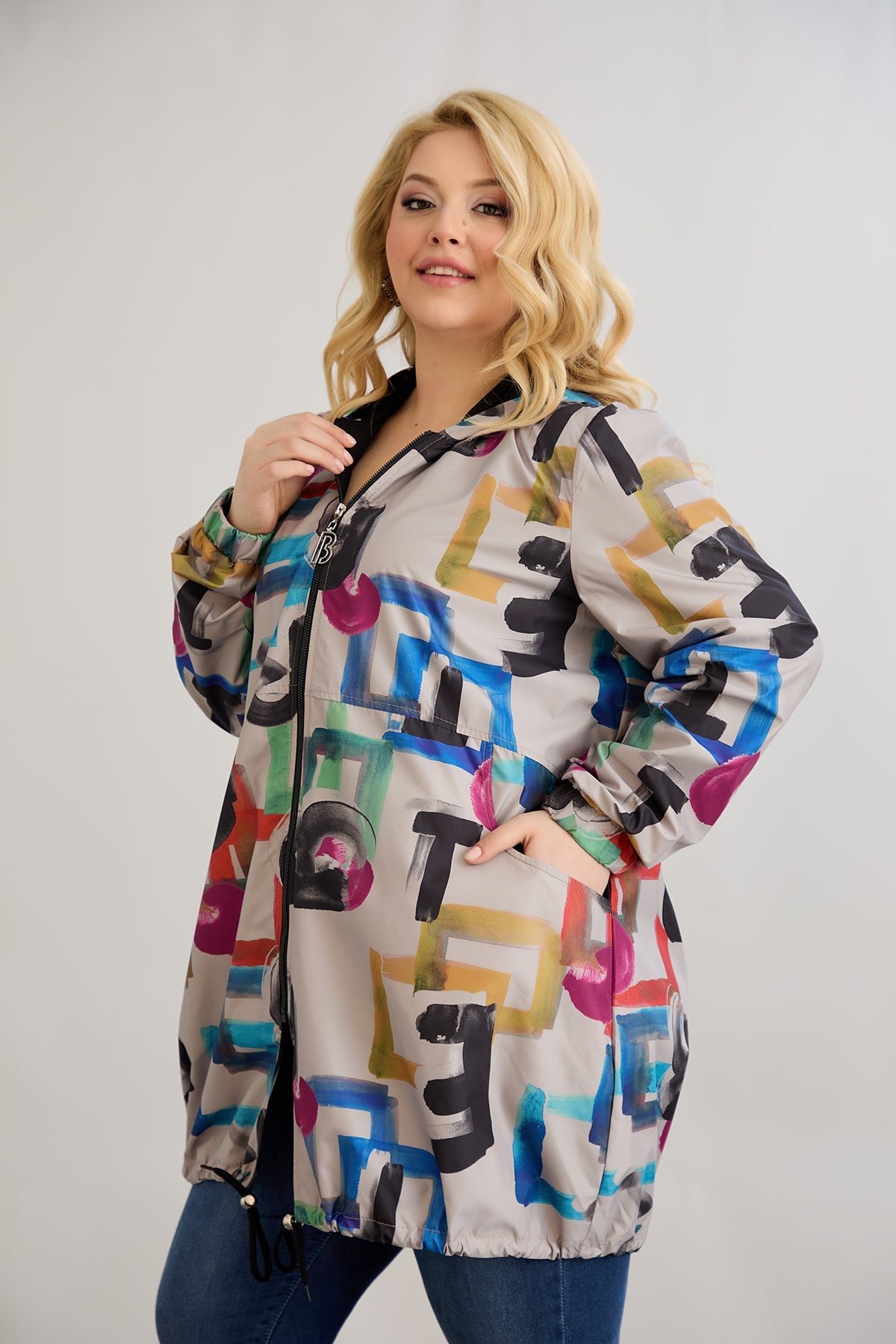 Leichte Frühlingsjacke mit Print und Baumwollfutter
