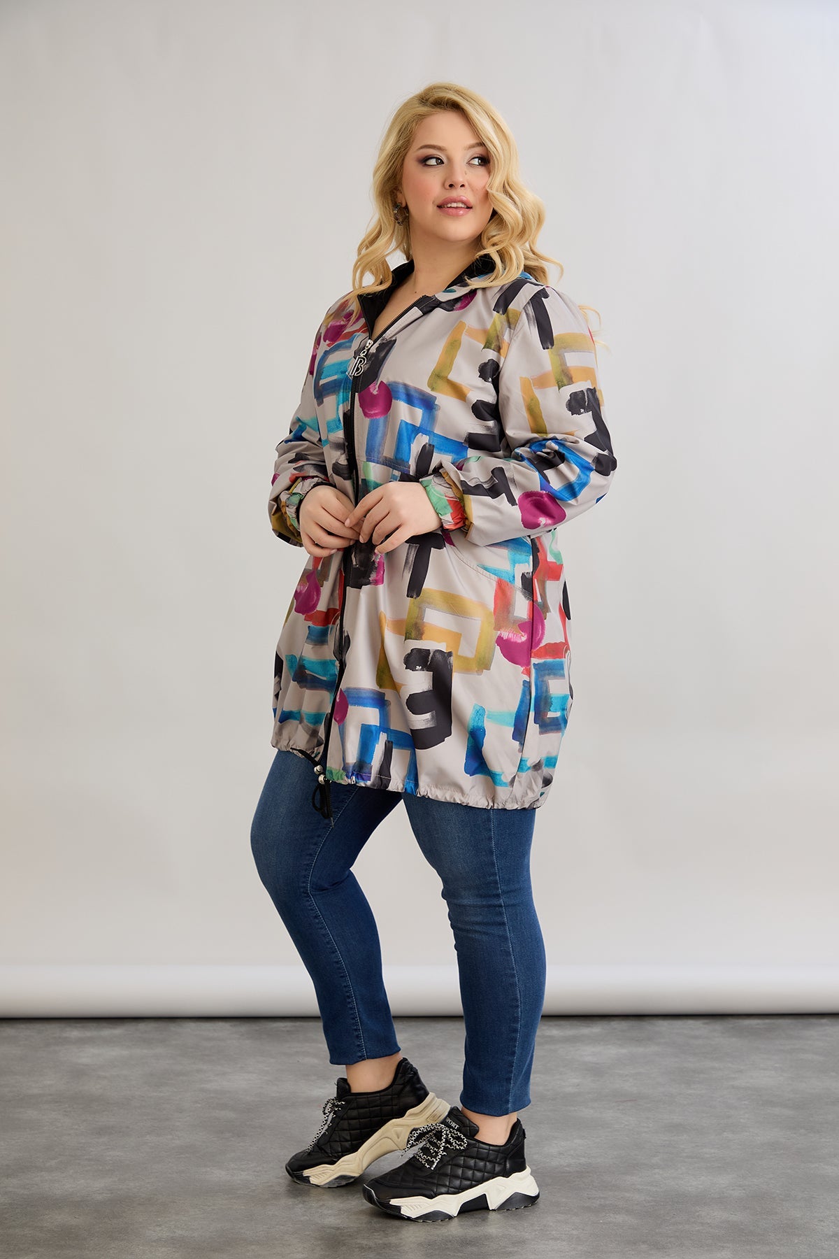 Leichte Frühlingsjacke mit Print und Baumwollfutter