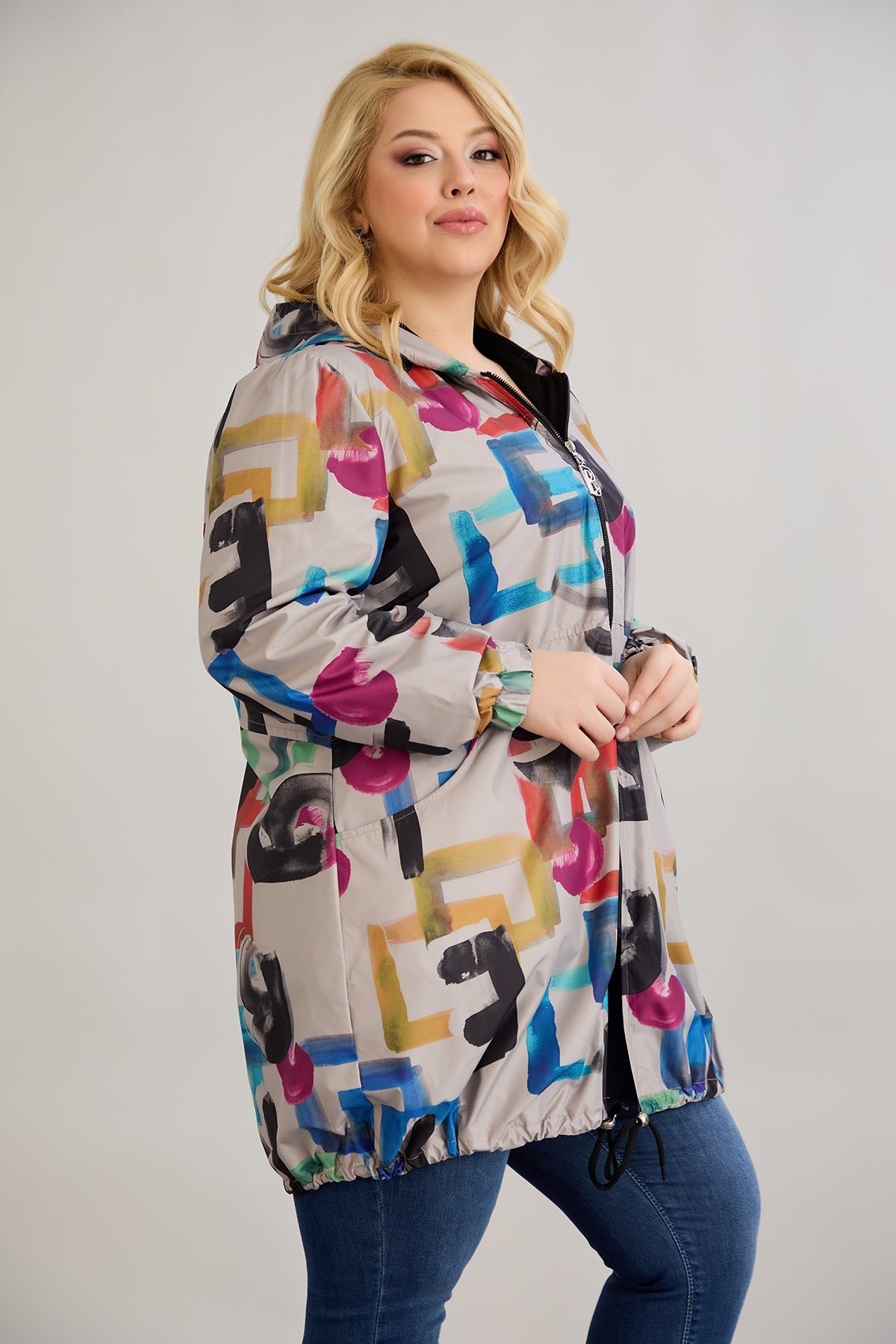 Leichte Frühlingsjacke mit Print und Baumwollfutter