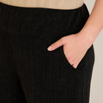 Weite Hose aus strukturiertem Stoff – Schwarz