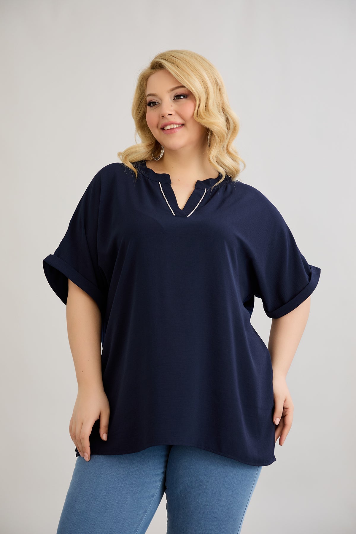 Bluse mit V-Ausschnitt und zarten Kieselsteinen - Blau