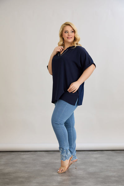 Bluse mit V-Ausschnitt und zarten Kieselsteinen - Blau