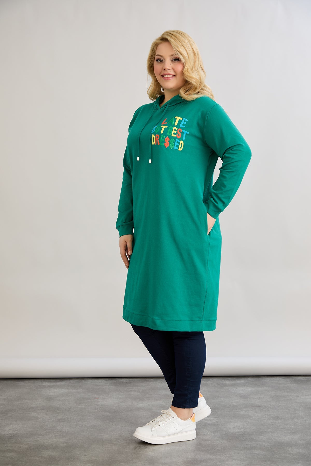 Baumwoll-Tunika-Kleid mit Print "Late but best dressed" - Grün