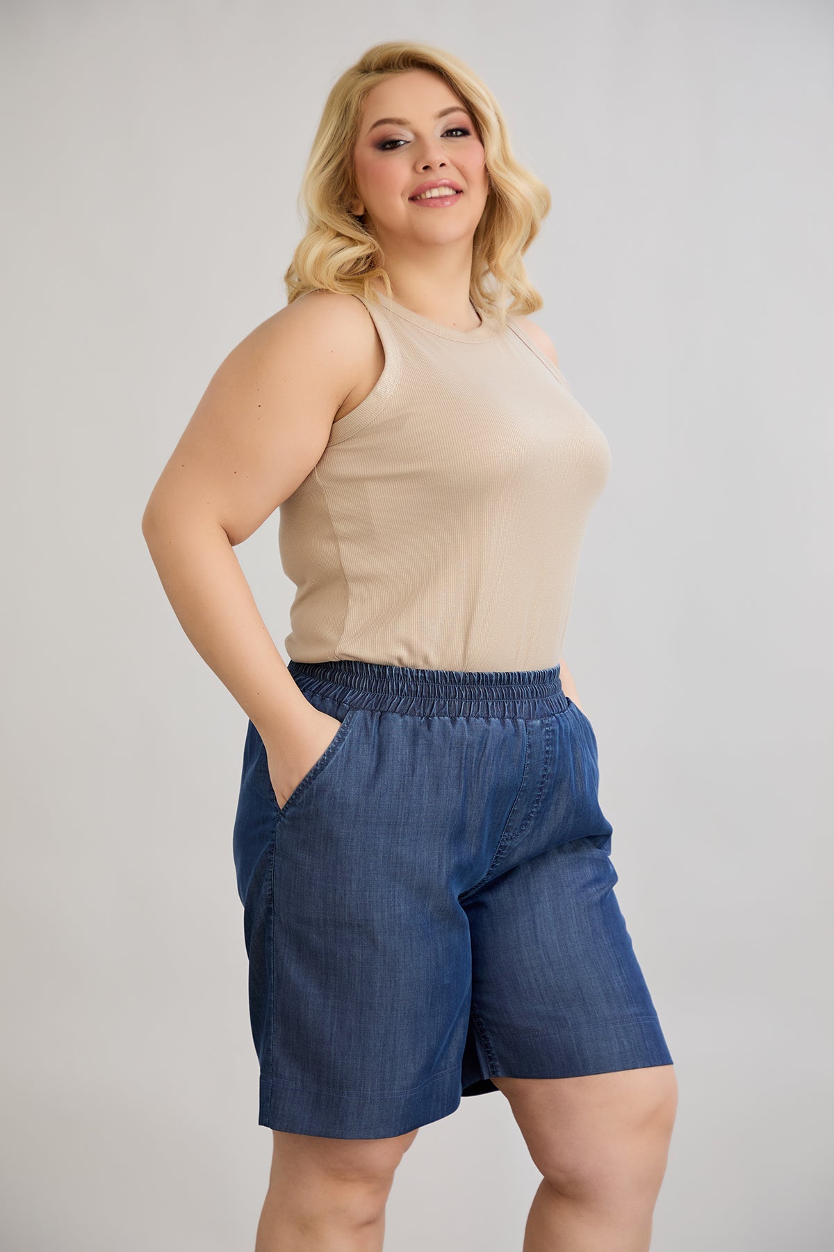 Jeans-Shorts mit zwei Fronttaschen