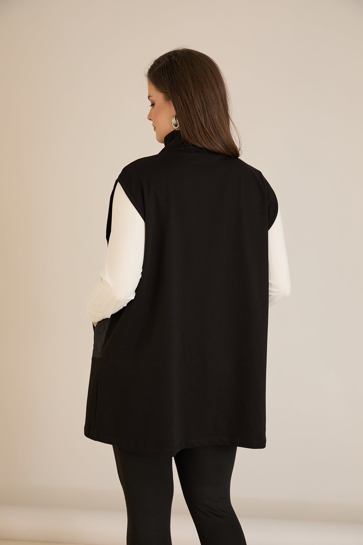 Strickweste mit Stern-Applikation – Schwarz