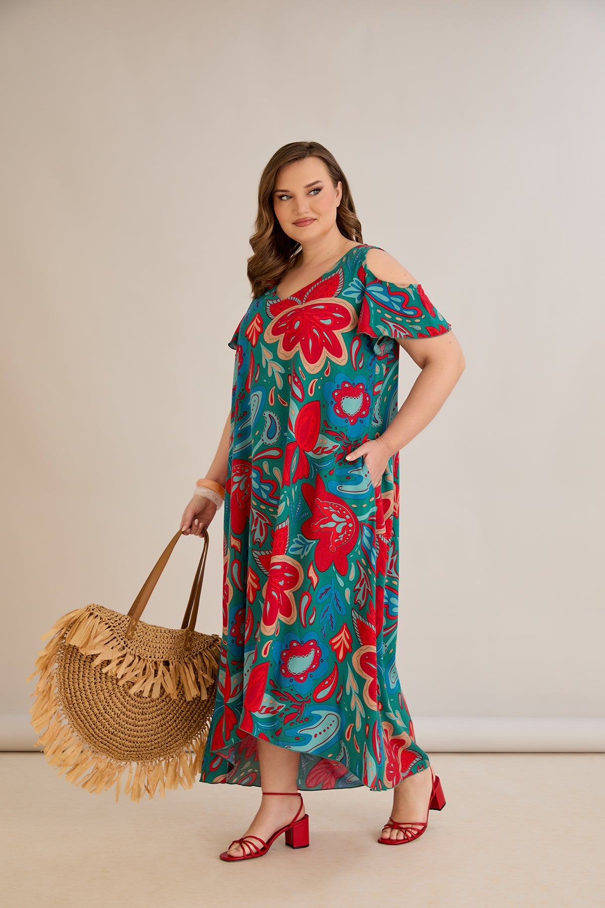 Bunte Sommerkleid aus Viskose mit modischem Schulter-Ausschnitt
