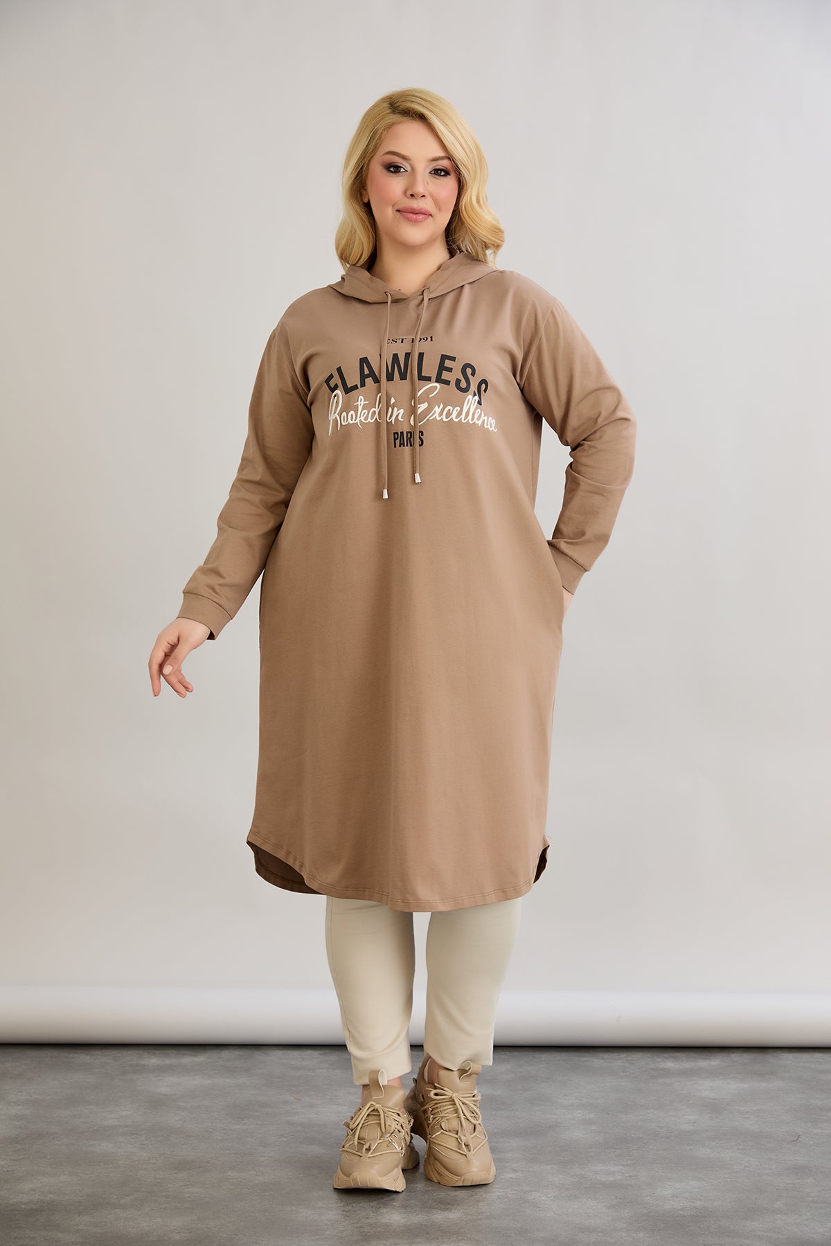 Baumwoll-Tunika-Kleid mit Print in Übergrößen mocca