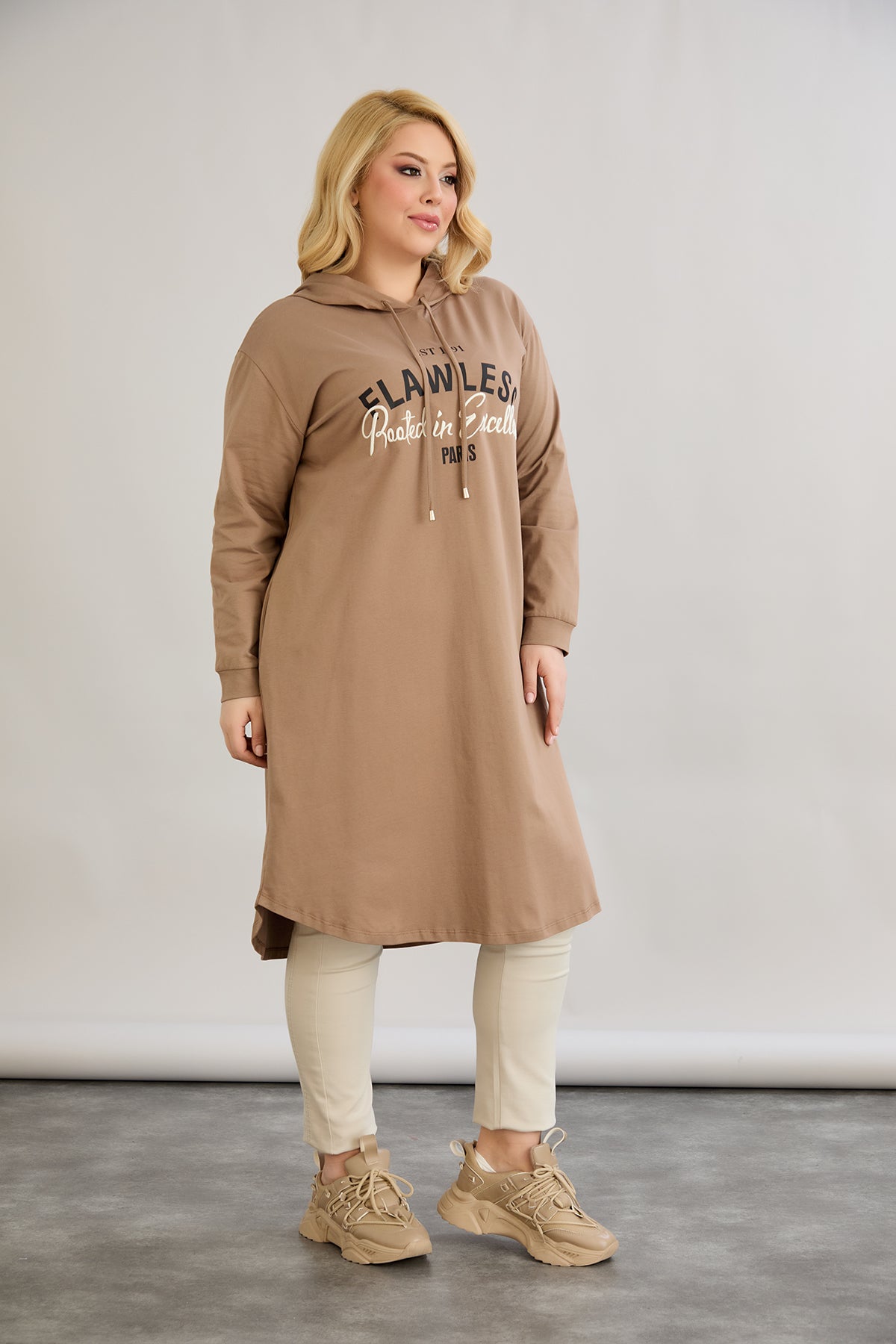 Baumwoll-Tunika-Kleid mit Print - Mocca