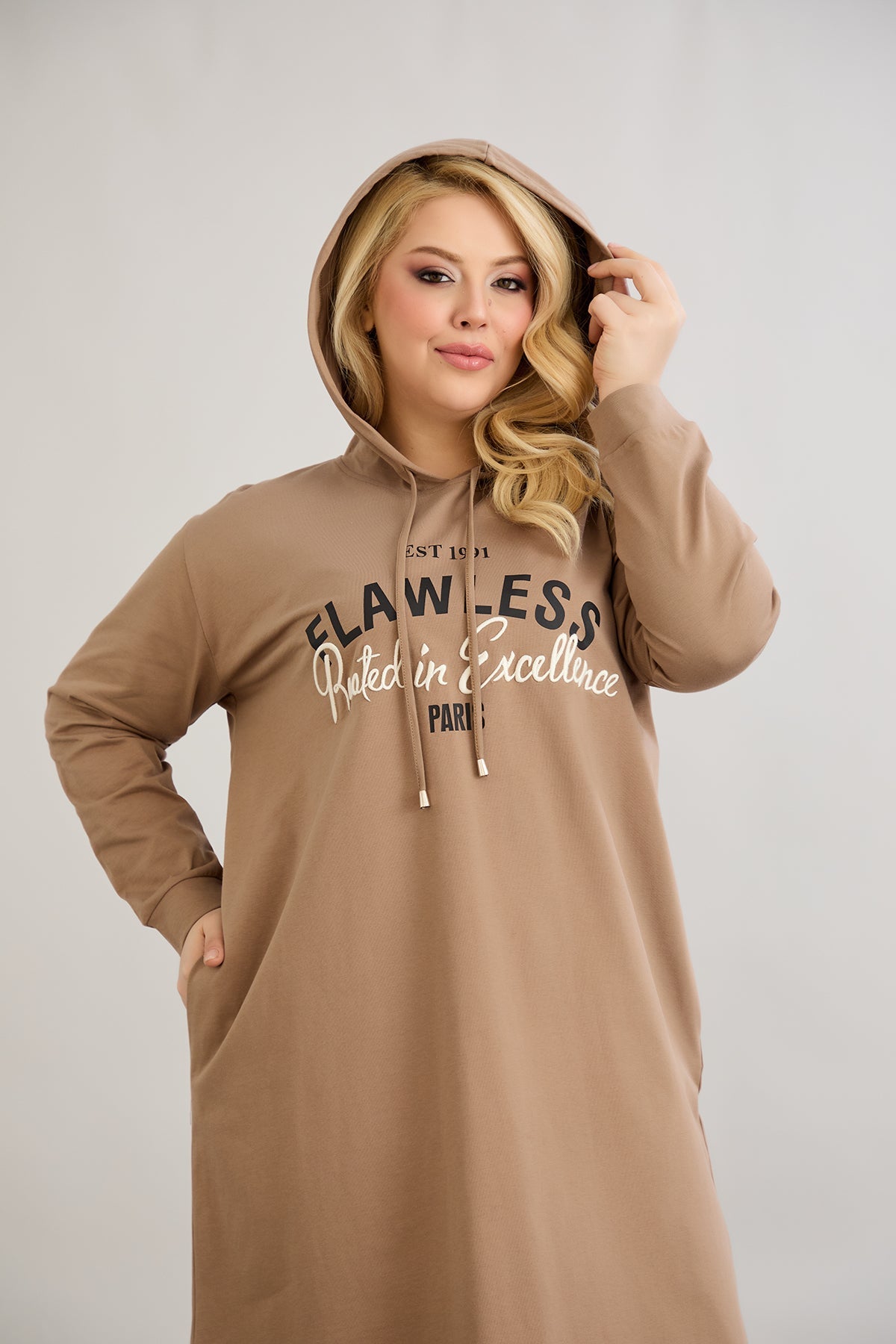 Baumwoll-Tunika-Kleid mit Print - Mocca